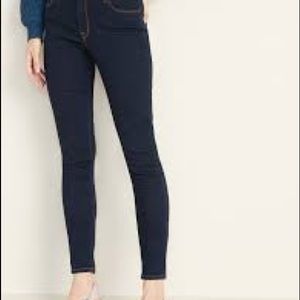 Mid-Rise Rockstar Super Skinny Jeans, size 8
